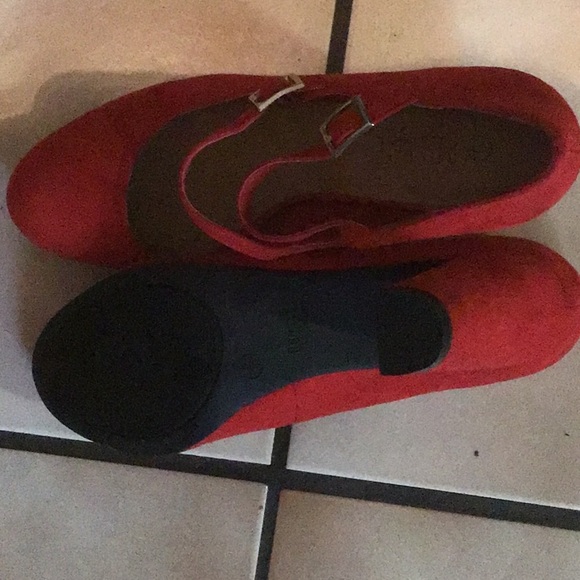 Heels - Picture 3 of 3